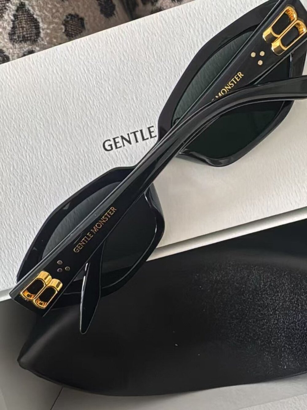Gentle Monster MIRO Black Rectangular Sunglasses Gold Detail - Picture 8 of 8